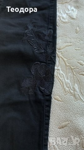 Дънки с бродерия, снимка 4 - Дънки - 38435737