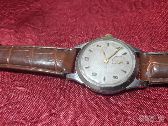 Стар механичен часовник, снимка 3 - Антикварни и старинни предмети - 36402227