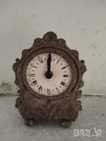 стар настолен часовник