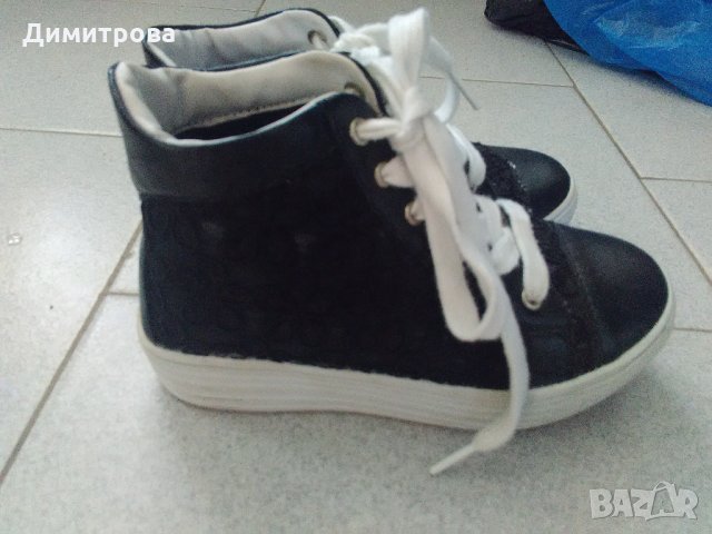 Черни кецове с дантела и бели подметки