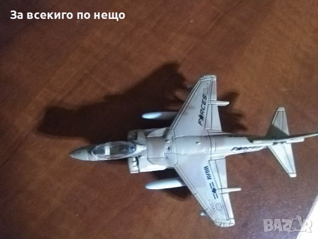 Макет на изтребител AV 8B Maisto, снимка 2 - Колекции - 38052001