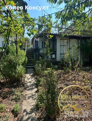 Две къщи в един двор гр.Хасково ."Гара Движение", снимка 3 - Къщи - 52495397
