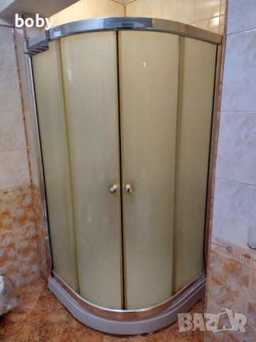 Стъклен параван за баня