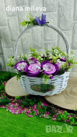  Кошничка с 11 рози от креп хартия!!, снимка 10 - Декорация за дома - 52924971