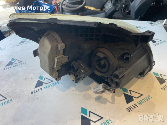 Фар ляв от Toyata Avensis, Тойота Авенсис 2005г., снимка 2 - Части - 50712323