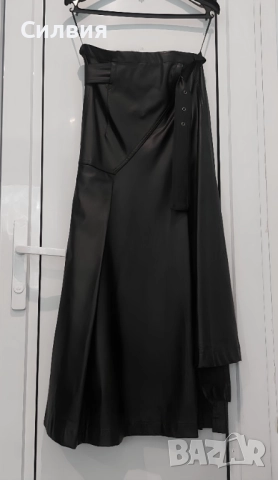Чисто нова черна дълга лъскава кожена пола с колан, размер "M", снимка 2 - Поли - 52670227
