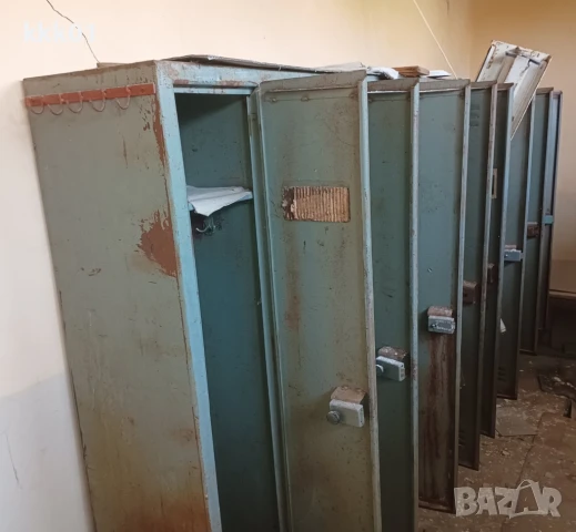 Метални гардероби тройни