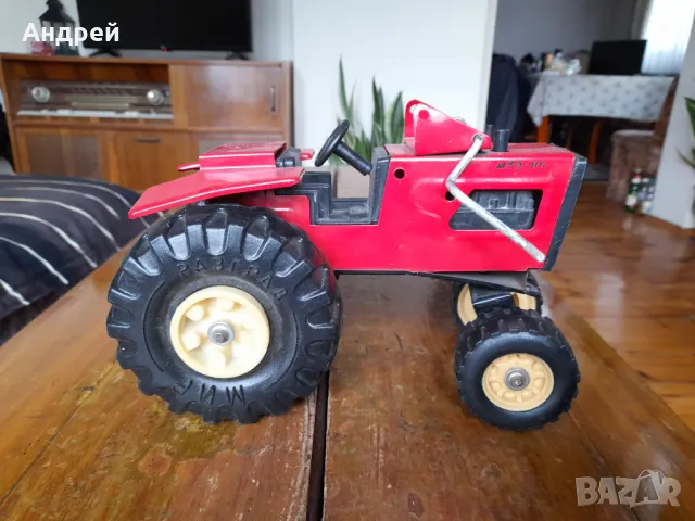 Стара играчка трактор МТЗ