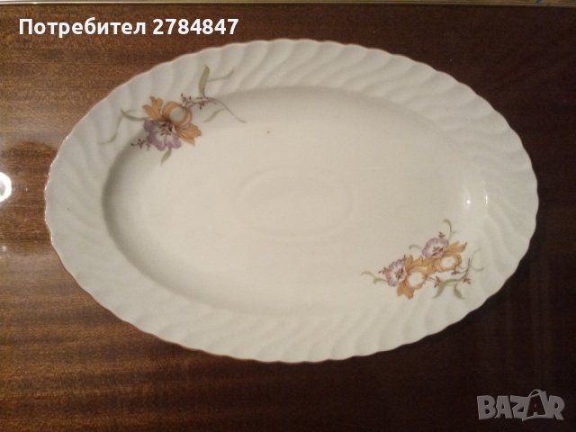 Голяма порцеланова чиния, овална, от социализма , снимка 1