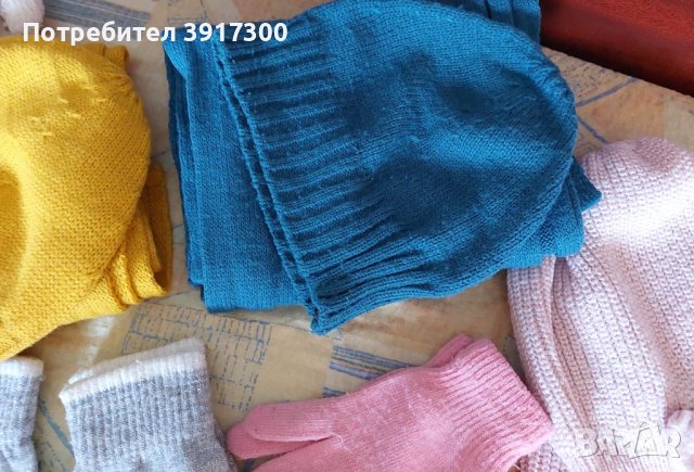 Лот от различни шапки, шалове, ръкавици и пантофи всичко на 10 лева, снимка 5 - Детски комплекти - 43424071