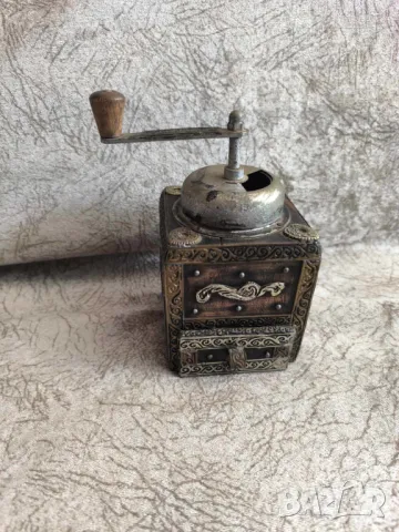 стара машинка за мелене на подправки, снимка 1