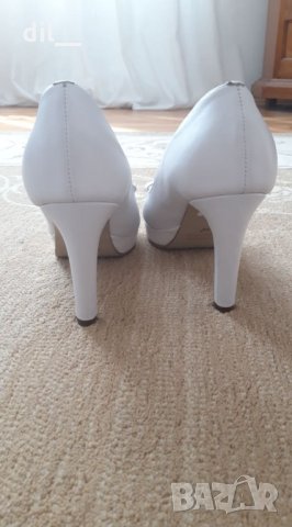Нови Бели отворени обувки токчета на панделка естествена кожа, снимка 4 - Дамски обувки на ток - 32827113