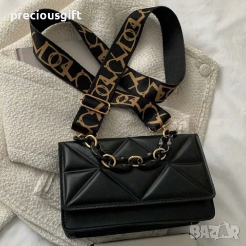 Дамска малка черна чанта, снимка 2 - Чанти - 51267509