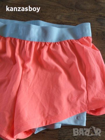 nike - страхотни  дамски шорти, снимка 2 - Къси панталони и бермуди - 36783221