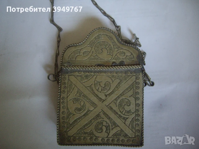 Отлично запазена стара и красива барутница.