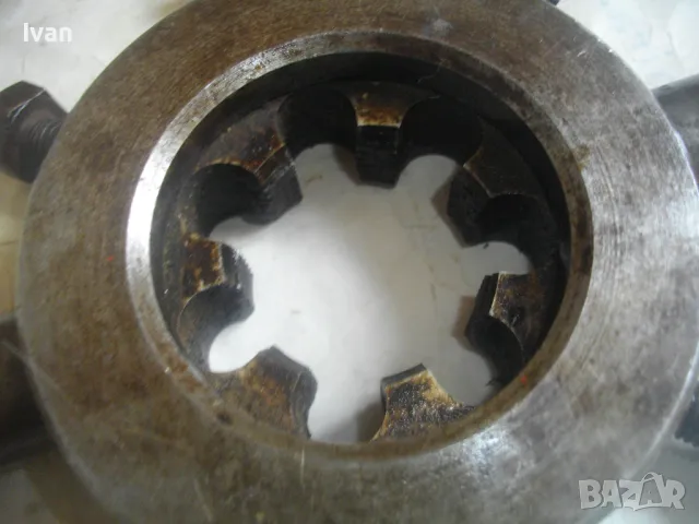 1 1/4" Цол Ръчна Резбонарезна ПЛАШКА за резби тръби с държач НОВА Немска Метрична Цолова 90см/3,2кг, снимка 11 - Други инструменти - 47318683