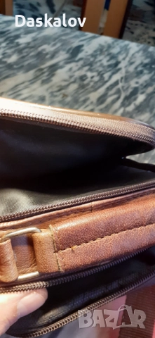 Продавам мъжка чанта за рамо естествена кожа!, снимка 2 - Чанти - 51710264