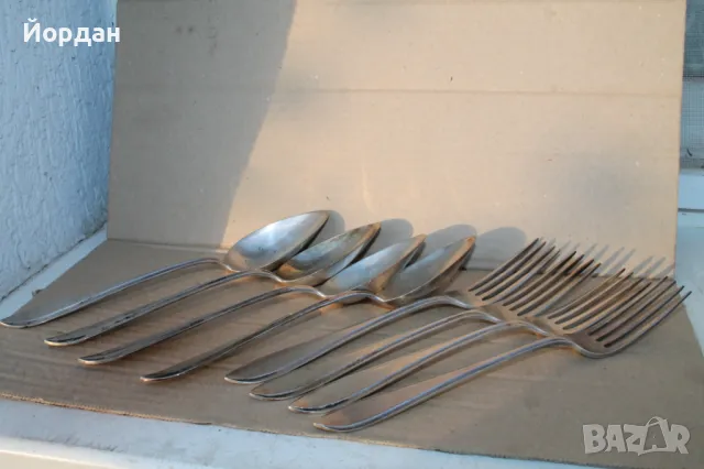 Сребърни вилици и лъжици 