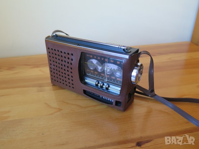 Vintage solid state 2 band SILVER 2F166 ,1975г,Japan, снимка 4 - Радиокасетофони, транзистори - 39170281