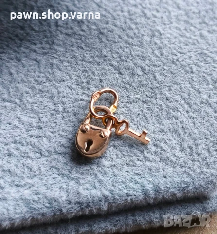 Златна висулка – 585, класическа елегантност в малък детайл!