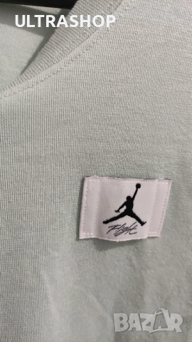 Дамска тениска Jordan L size в отлично състояние , снимка 3 - Тениски - 51620537