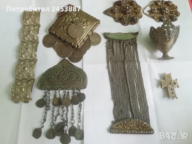 Изкупувам всички видове стари възрожденски накити. 