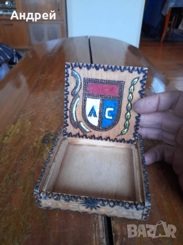 Стара дървена пирографирана кутия Левски Спартак,Сталин,Ботев,Левски, снимка 3 - Други ценни предмети - 52189012