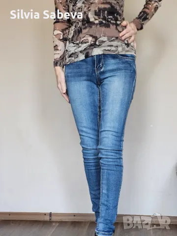 Ластични дънки размер М и блуза за 15 лв. 