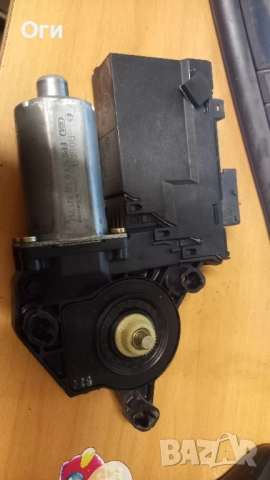 Моторче за сваляне на стъклото от Пежо 307 предна лява 9634457580, снимка 2 - Части - 52379857