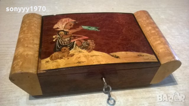 красива кутия с ключ-фурнир и лак-внос швеицария-24х13х7см, снимка 2 - Колекции - 28188390