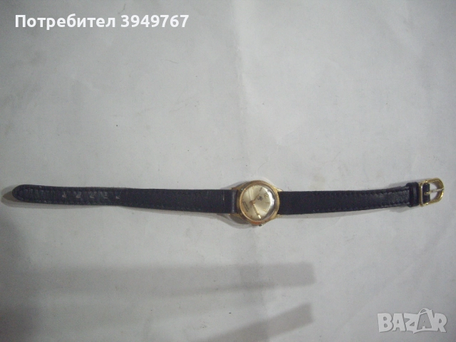 Стар дамски  позлатен часовник.