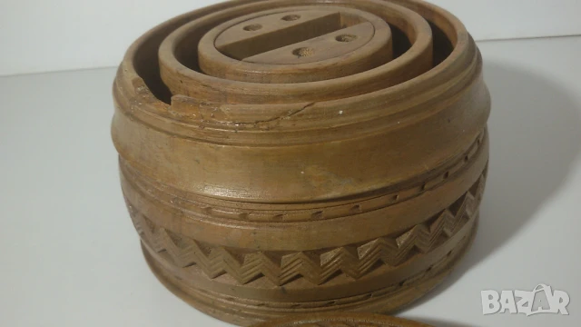 Кръгла дървена кутийка с кръгли отделения, снимка 5 - Антикварни и старинни предмети - 51005866