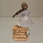 Много красива-рядка Винтаж,Викторианска ретро фигурка, Седнал млад мъж свирещ на цигулка , снимка 5