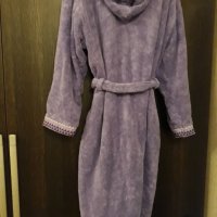 Кралски халат най-високо качество - хладко лилаво със стилна шевица, снимка 9 - Други - 39217671