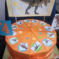 Картонена торта с динозаври , снимка 1 - Други - 37101198