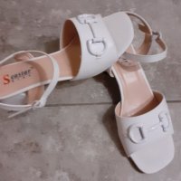 Бели дамски сандали 38 номер, снимка 2 - Сандали - 37192181