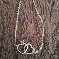 Сребърна верижка със сърца, снимка 1 - Колиета, медальони, синджири - 43756647