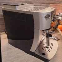 Кафе машина робот Делонги, снимка 4 - Кафемашини - 44102585
