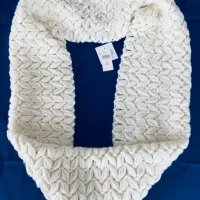 Дамски оригинален шал на  Renee's nyc,ръчно изработена,мека прежда.Безшевен-кръг.Р-ри:32/82-сгънат, снимка 2 - Шалове - 43135510