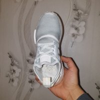 ADIDAS NMD_R1 оригинални маратонки номер 36 2/3 , снимка 4 - Маратонки - 44052719