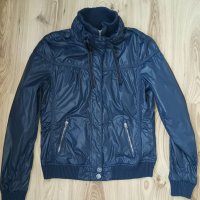 Дамско яке BERSHKA, size M, леко лъскаво, тъмносиньо, много запазено, снимка 2 - Якета - 35251213