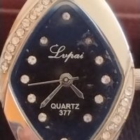 Стилен дизайн дамски часовник LUPAI QUARTZ с кристали перфектно състояние Красив 35306, снимка 3 - Дамски - 43758113