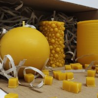 "Жълтата кутия"-Свещ балончета+Свещ сфера+Бурканче от пчелен восък, снимка 4 - Декорация за дома - 43321803
