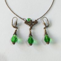 Разкошен комплект бижута в смарагдово зелено с красиви орнаменти в цвят бронз , снимка 1 - Бижутерийни комплекти - 37536636