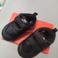 Бебшки маратонки на Nike номерация 21 и 22, снимка 2 - Детски маратонки - 43348632