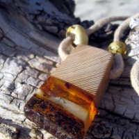 Висулка от кехлибар, коята привлича цялото внимание / Pendant of amber that attracts all attention, снимка 4 - Колиета, медальони, синджири - 32273904