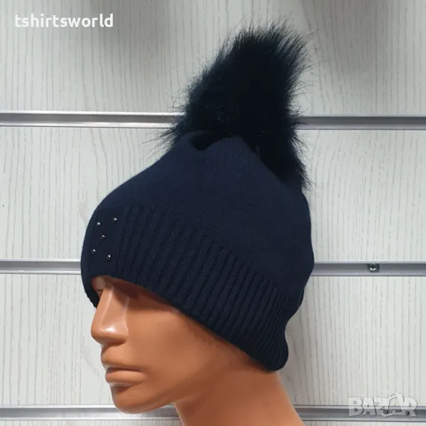 Нова зимна дамска шапка с камъчета с пух/помпон в тъмносин цвят, снимка 1