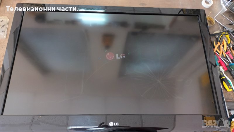 LG 42LH3000 със счупен екран-EAX55357701/17/EAX60686902(0)/6870C-0243C/LC420WUE(SB)(C1), снимка 1