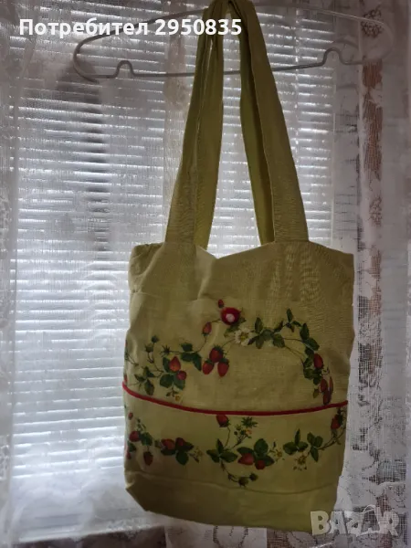 Зелена чанта с апликация на ягоди, снимка 1