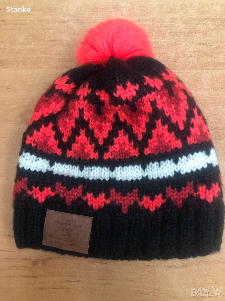 Зимна шапка DC, снимка 1